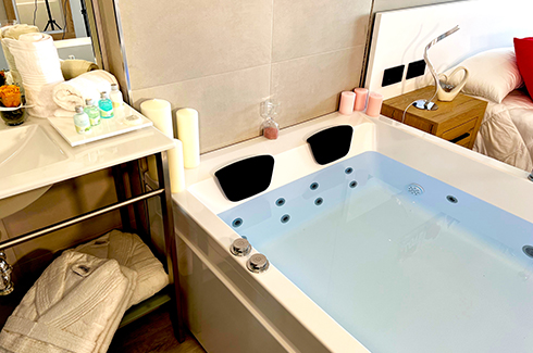 Double Room with Whirlpool Bath 1