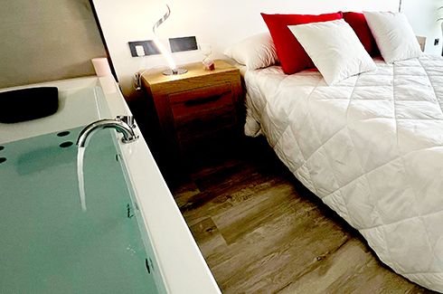 Double Room with Whirlpool Bath 2