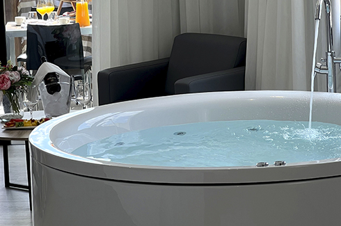 Deluxe Suite with Whirlpool Bath 17