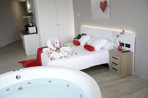 Deluxe Suite with Whirlpool Bath 3