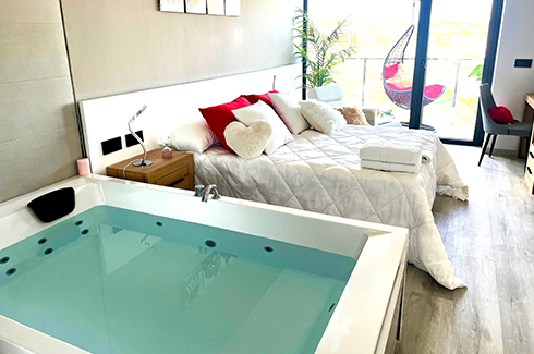 Suite with Whirlpool Bath 1