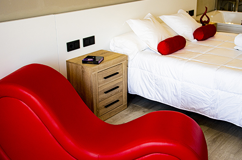 Suite with Whirlpool Bath 7