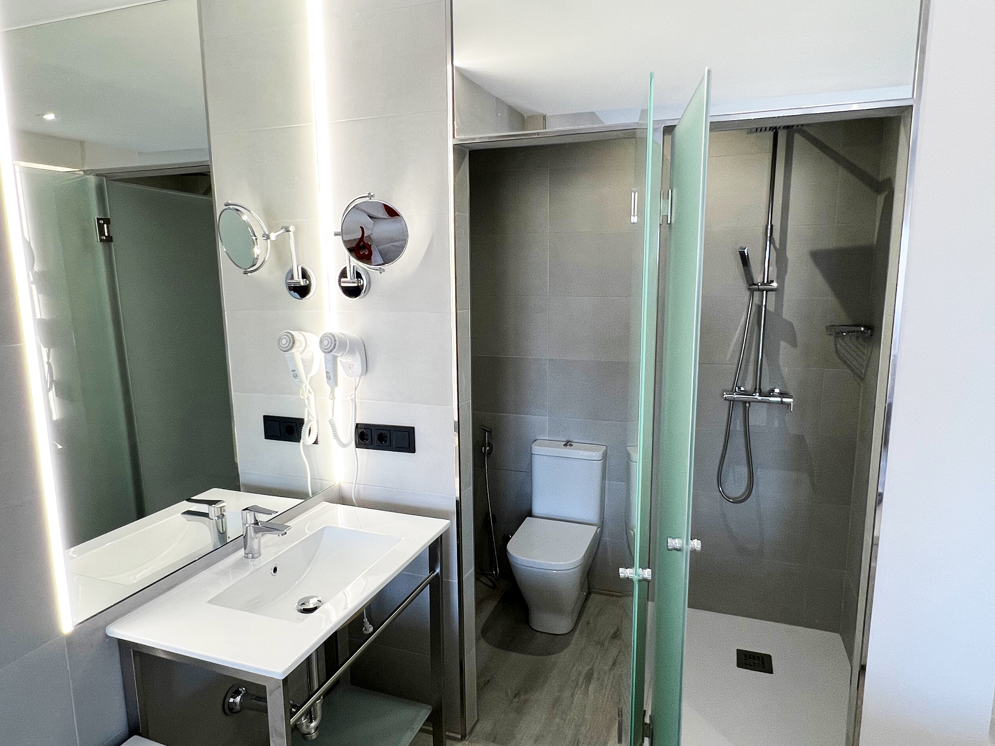 Double Room with Whirlpool Bath 6