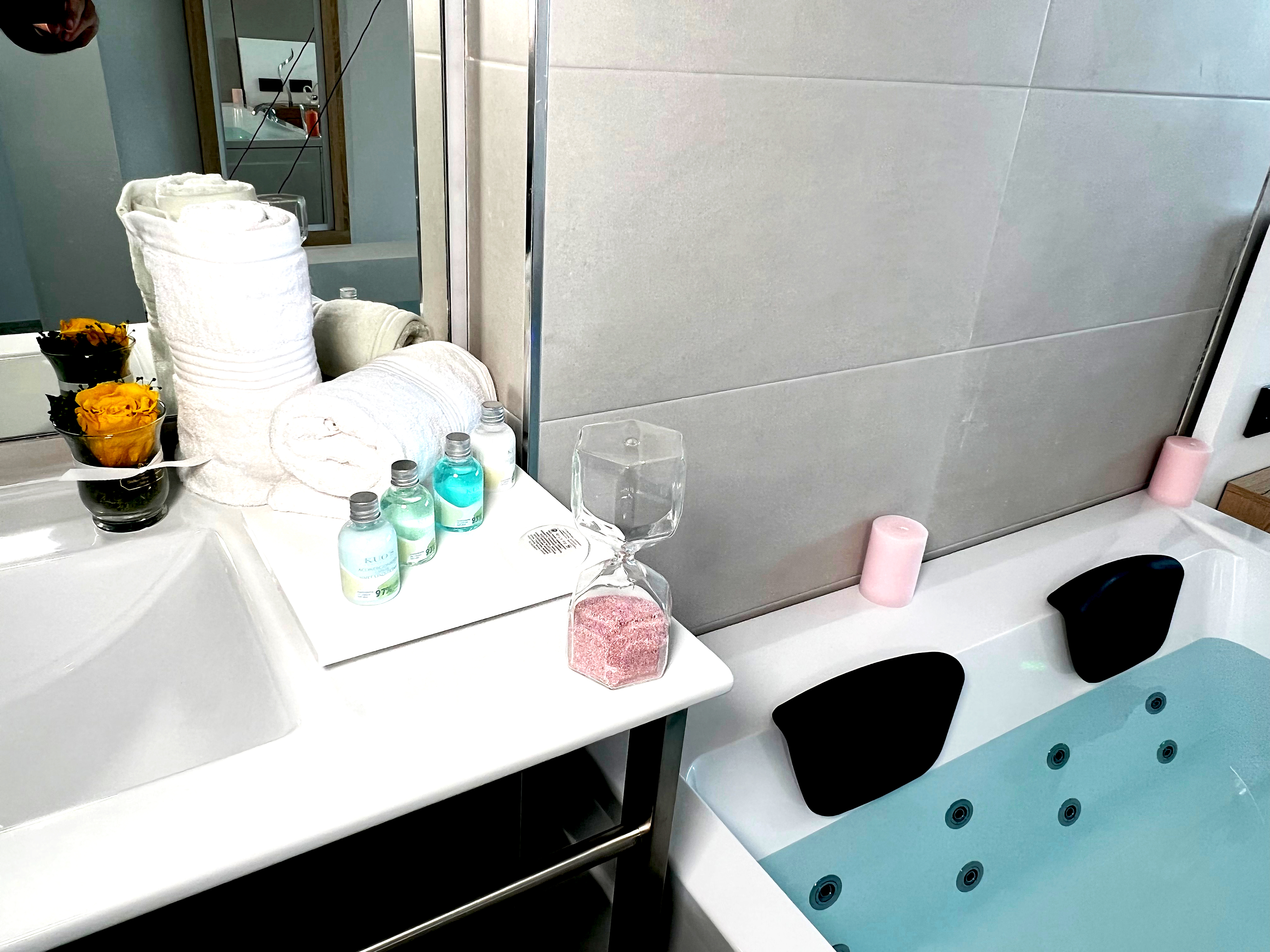 Double Room with Whirlpool Bath 5